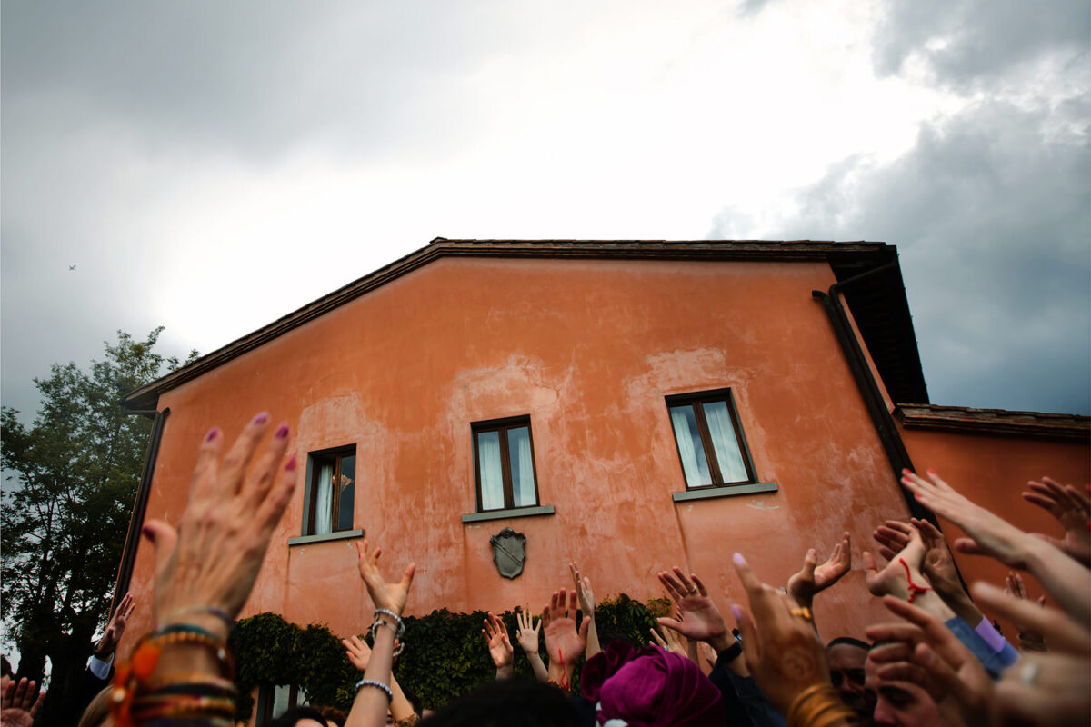 Matrimonio indiano in Toscana: l’atmosfera della campagna, i colori e le tradizioni