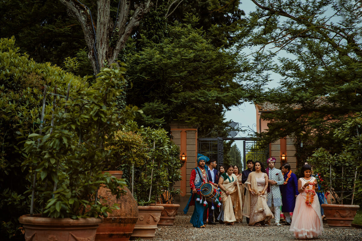 Matrimonio indiano in Toscana: l’atmosfera della campagna, i colori e le tradizioni