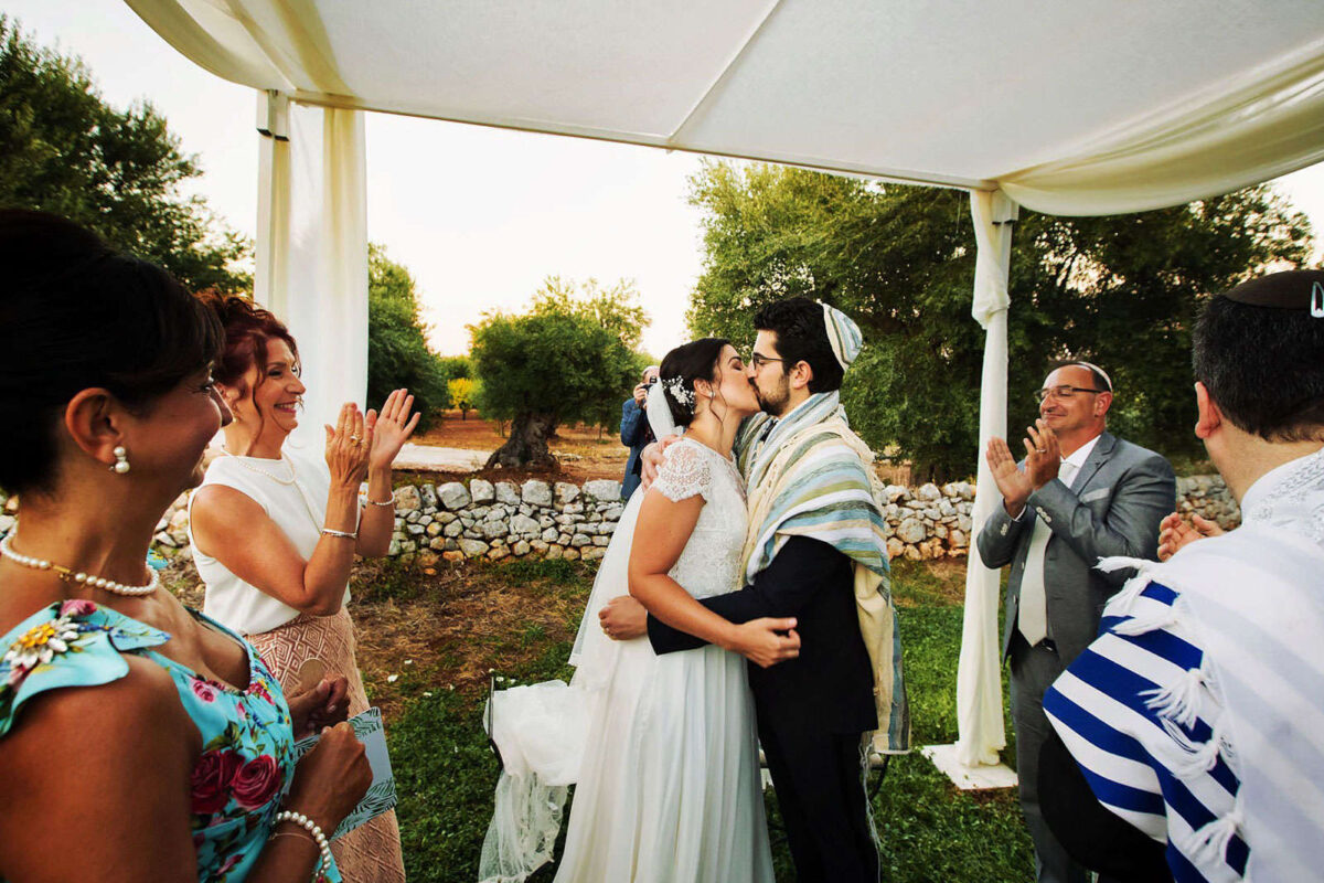 Nozze ebraiche tra gli ulivi della Puglia