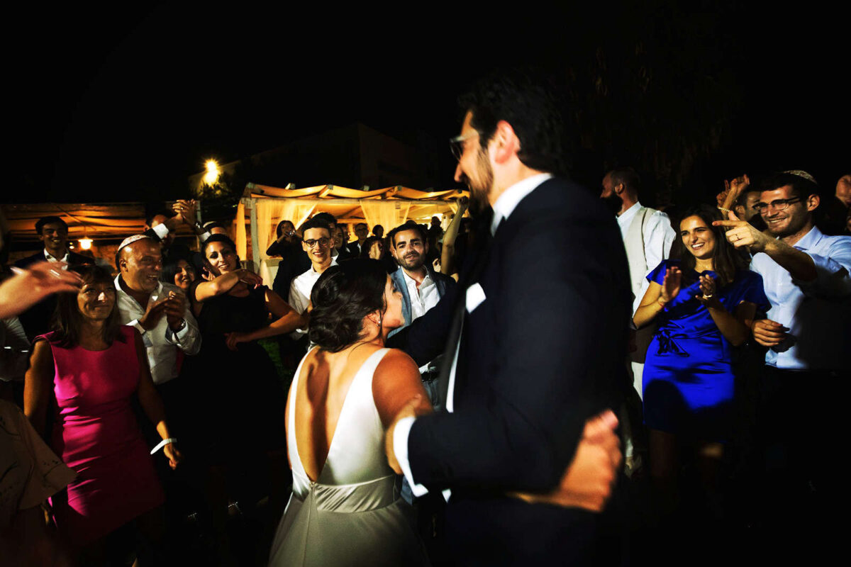 Nozze ebraiche tra gli ulivi della Puglia